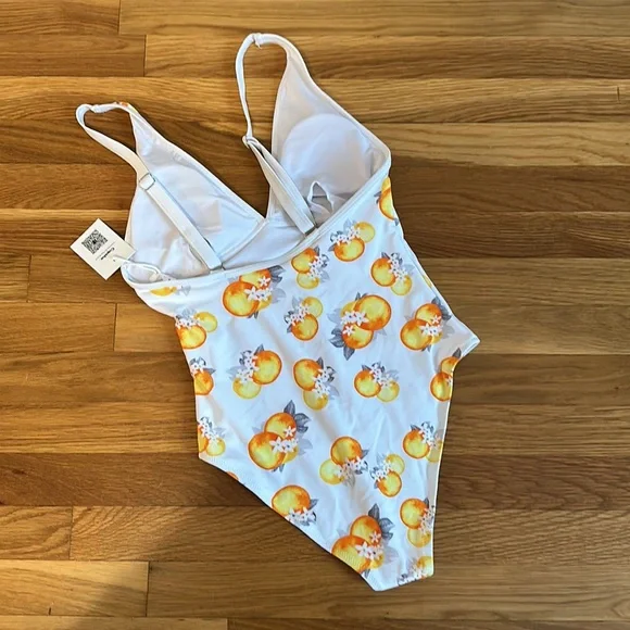 Cupshe swimsuit - Picture 2 of 3